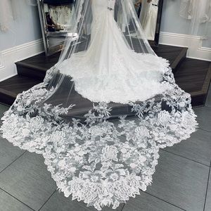 Essence of Australia cathedral lace wedding veil *NEVER WORN*